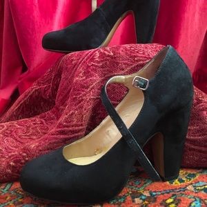Ladies Size 7M Black Suede MaryJane Heels